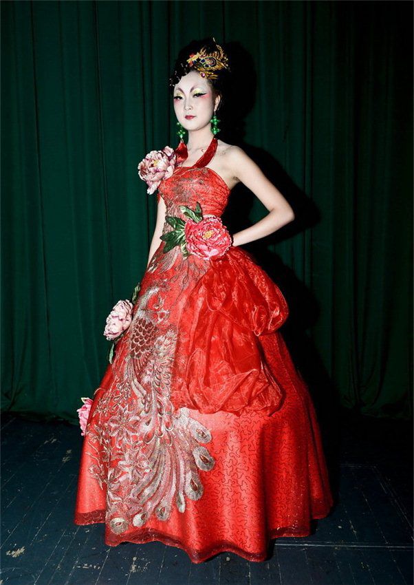 美容(róng)美发化(huà)妆比赛作品(pǐn) 美容美(měi)发化妆比赛作品(pǐn)